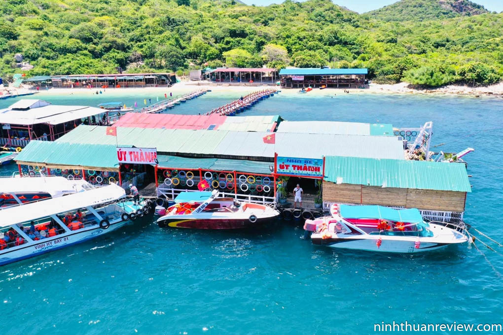 nhà bè hải sản Út Thành Vĩnh Hy