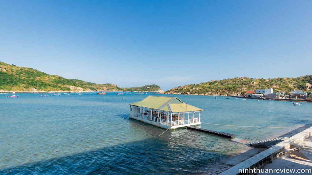 nhà bè hải sản resort vĩnh hy